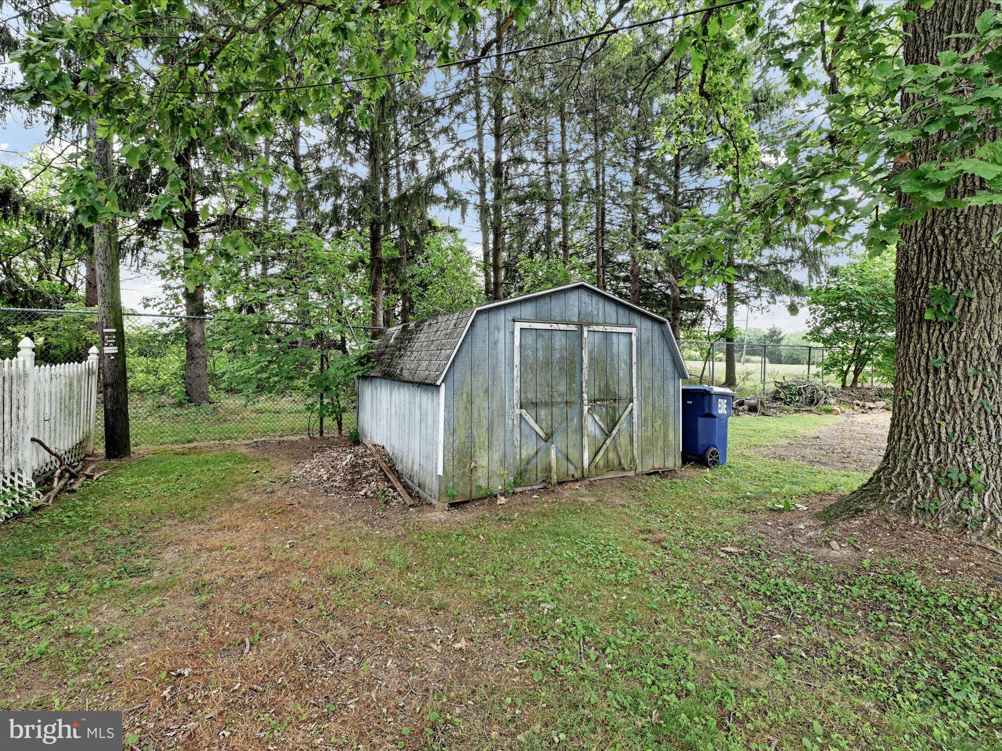 2732 Royal Road Lancaster, PA 17603 - Photo 22 of 27 Shed