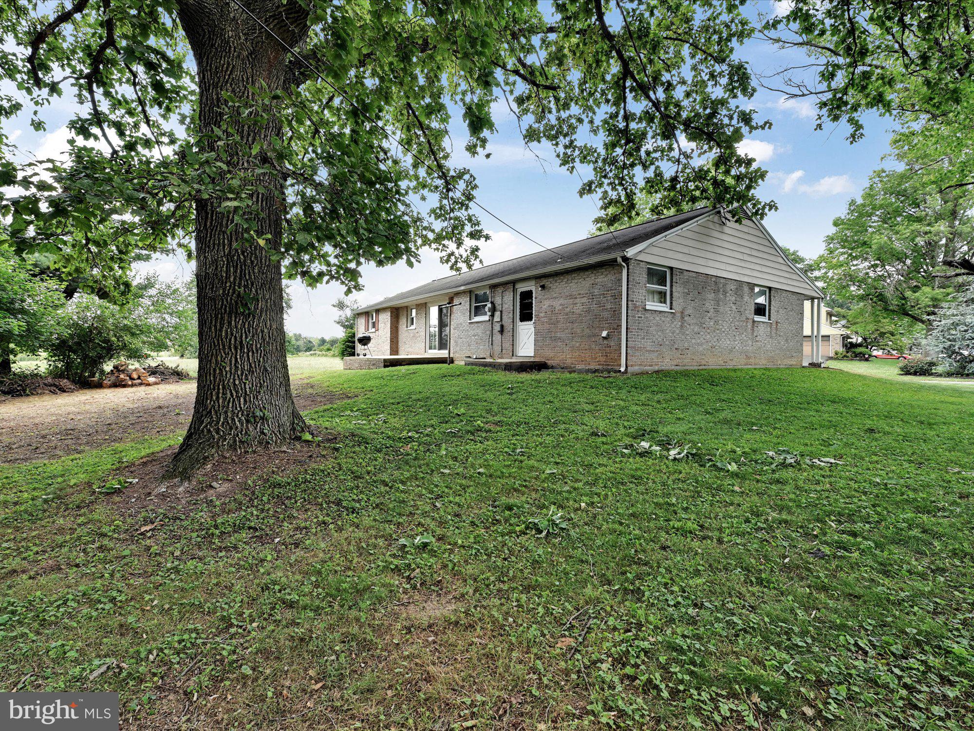 2732 Royal Road Lancaster, PA 17603 - Photo 23 of 27 Rear