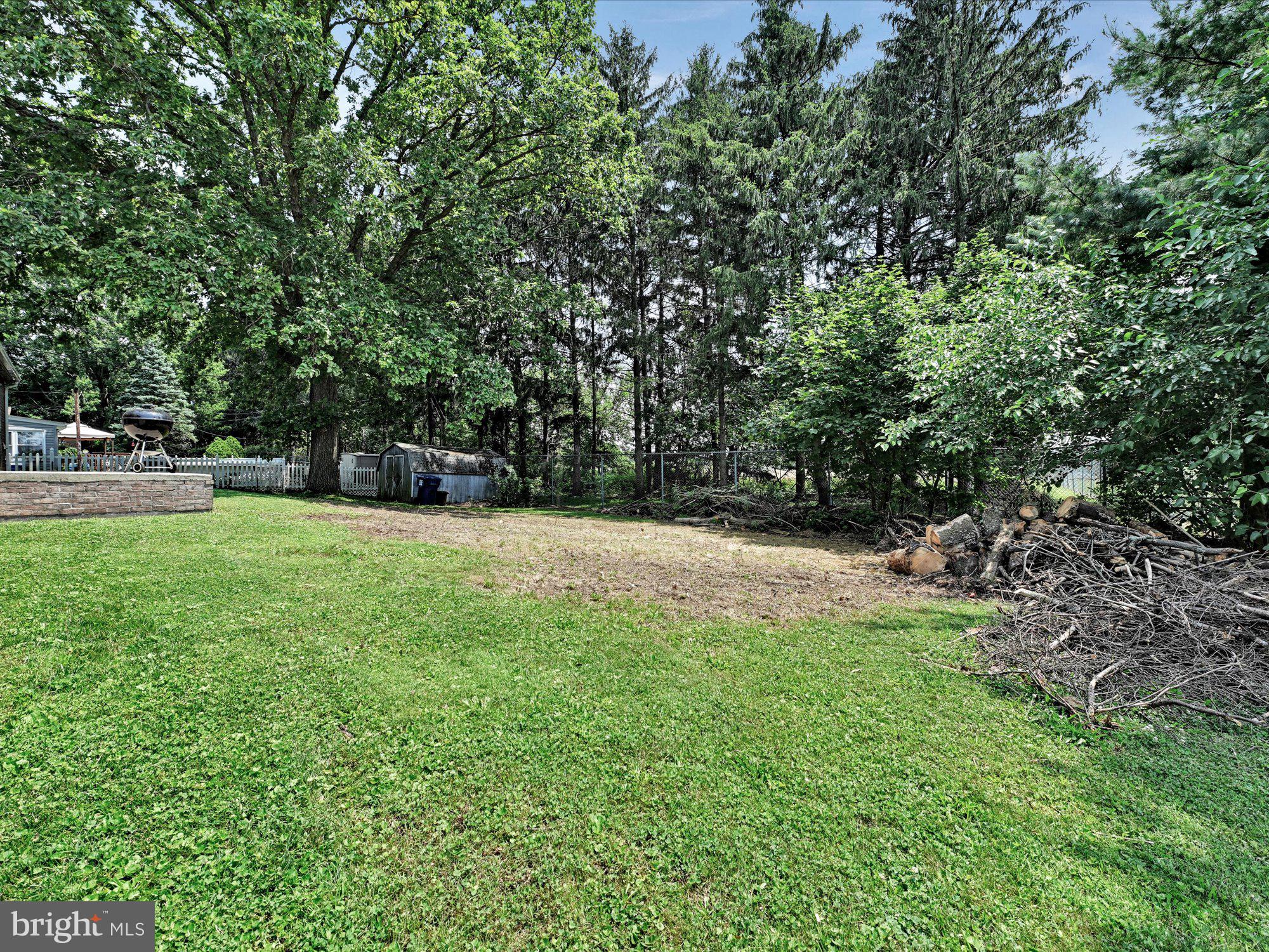 2732 Royal Road Lancaster, PA 17603 - Photo 26 of 27 Yard