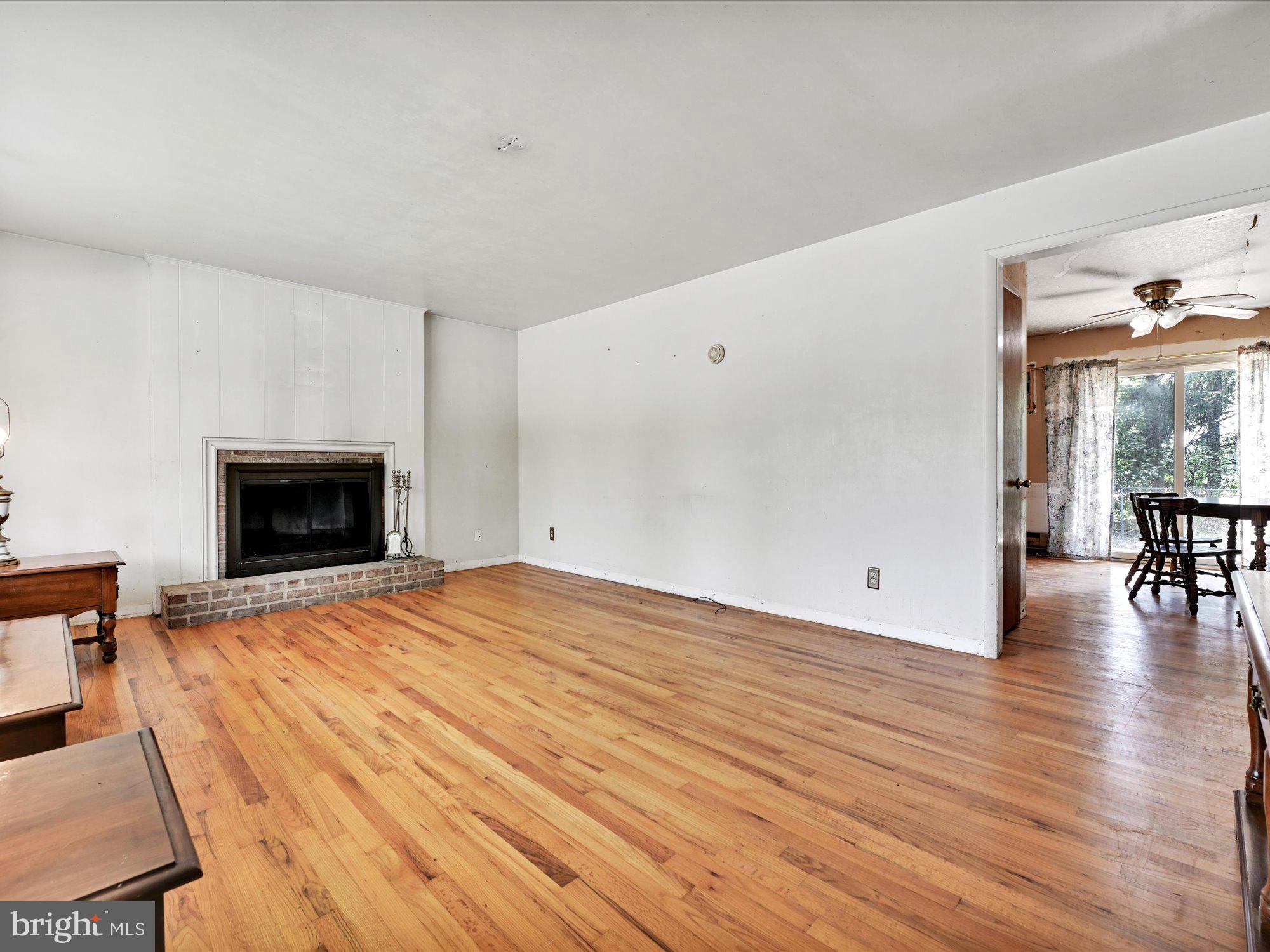 2732 Royal Road Lancaster, PA 17603 - Photo 4 of 27 Living Room