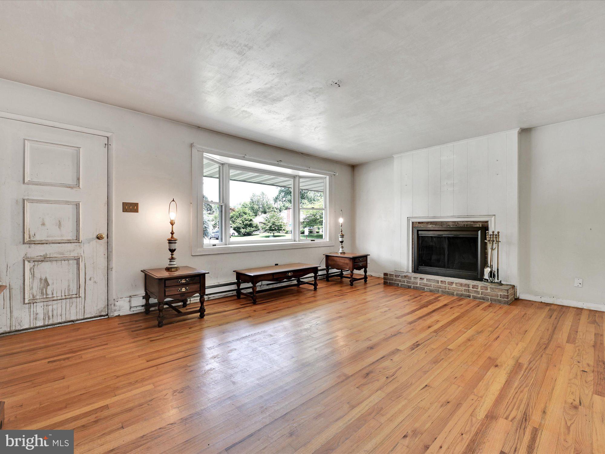 2732 Royal Road Lancaster, PA 17603 - Photo 5 of 27 Living Room