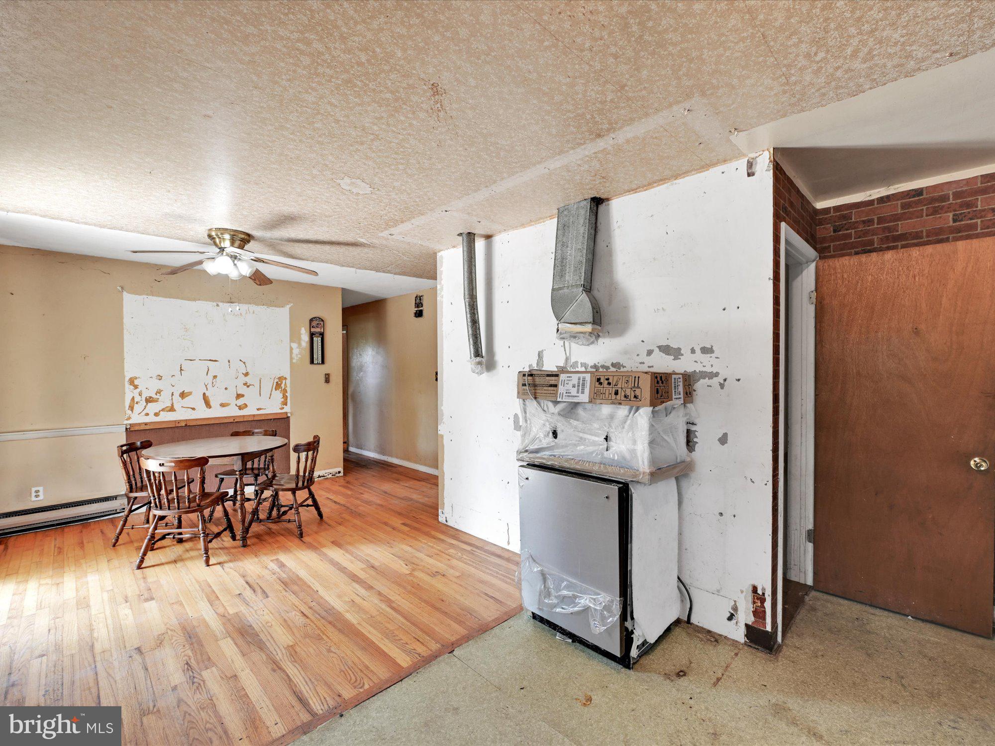 2732 Royal Road Lancaster, PA 17603 - Photo 10 of 27 Kitchen Dining