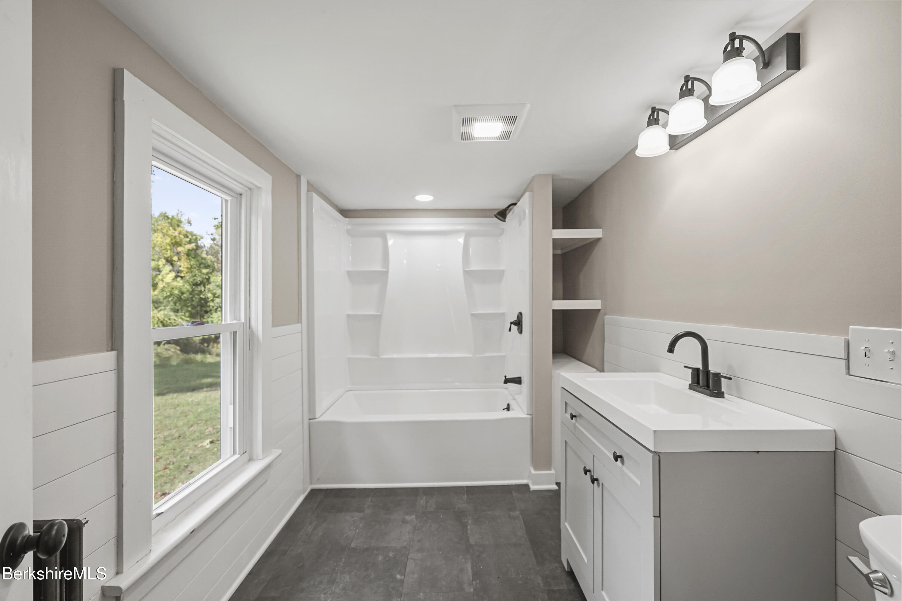 26 Davis Street Pittsfield, MA 01201 - Photo 14 of 29 125 Bathroom