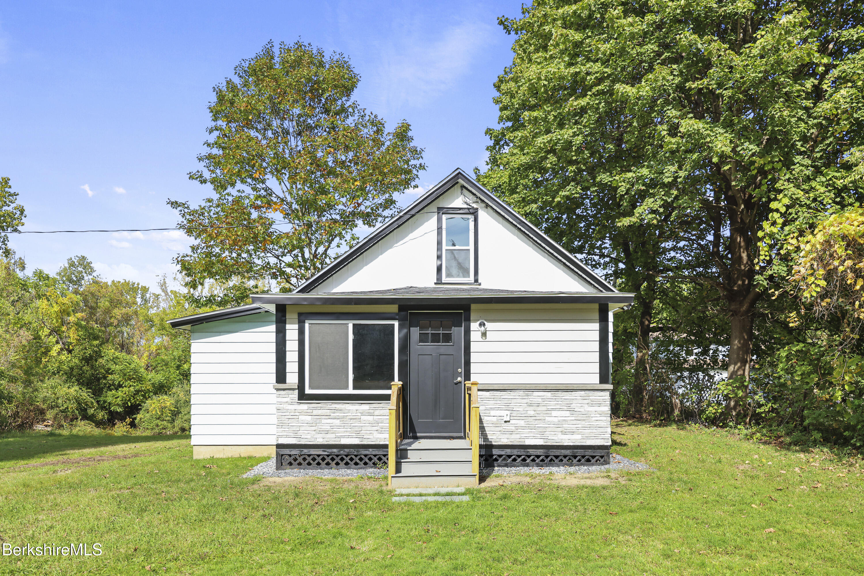 26 Davis Street Pittsfield, MA 01201 - Photo 2 of 29 15 Exterior Front