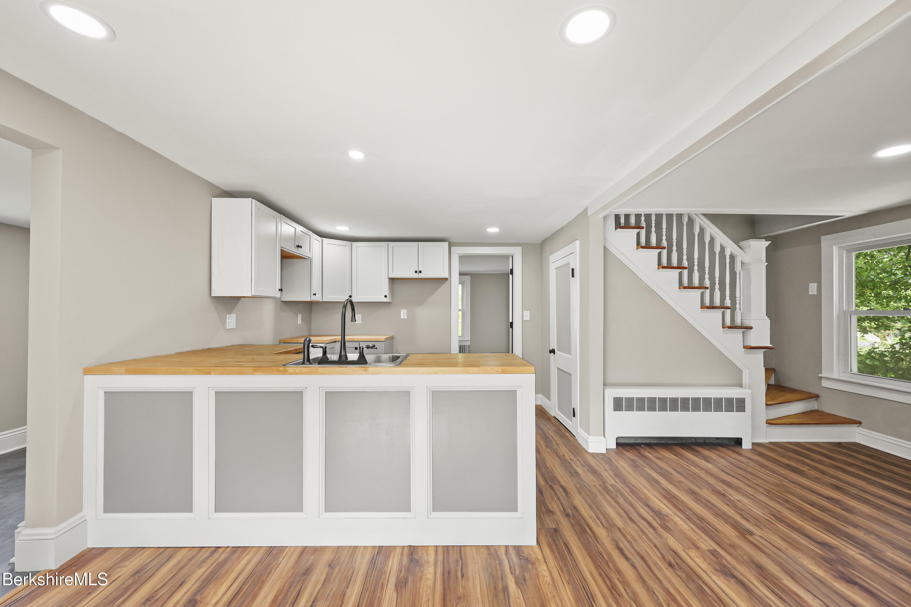 26 Davis Street Pittsfield, MA 01201 - Photo 3 of 29 40 Kitchen