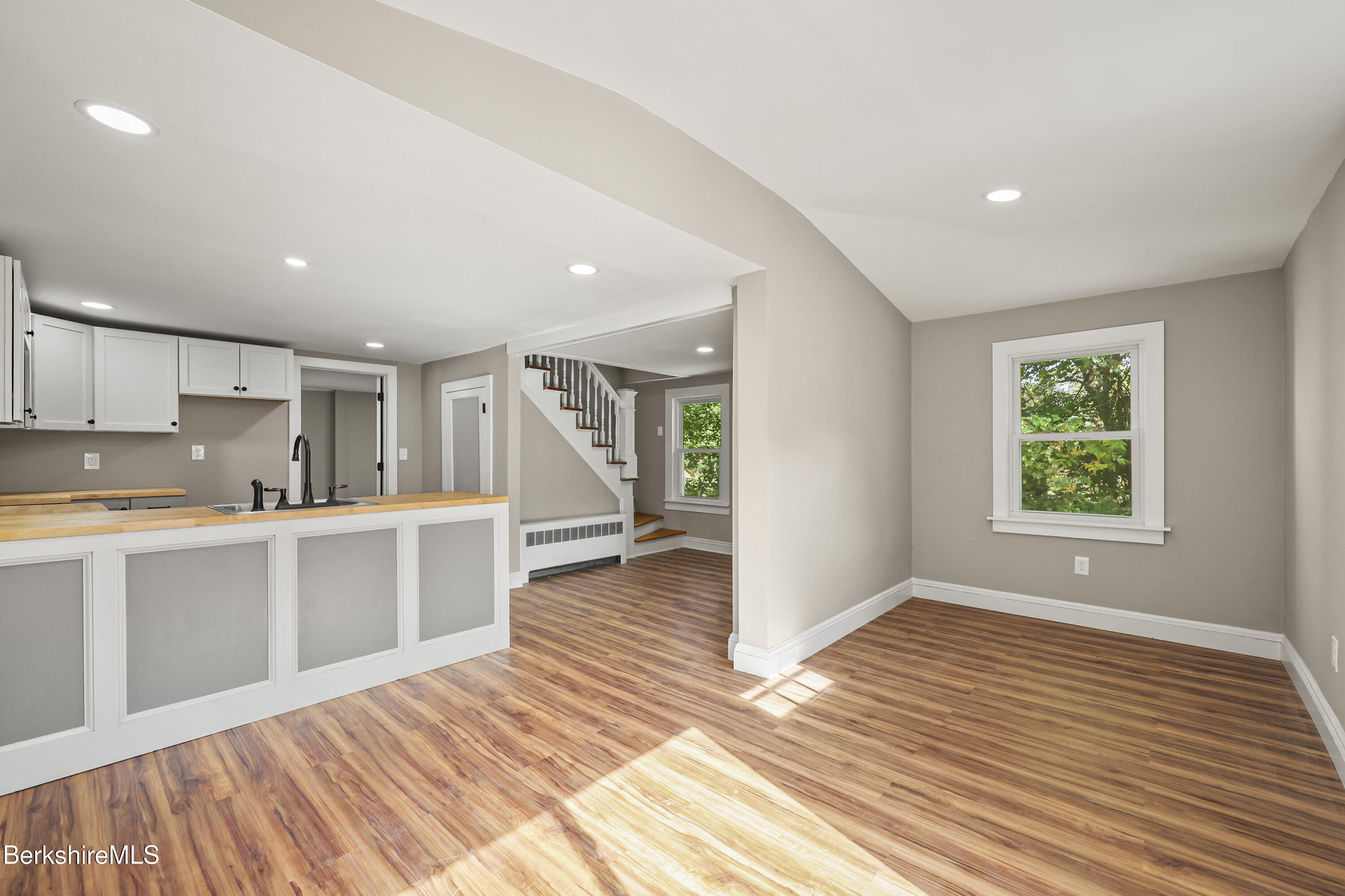 26 Davis Street Pittsfield, MA 01201 - Photo 5 of 29 25 Living Room