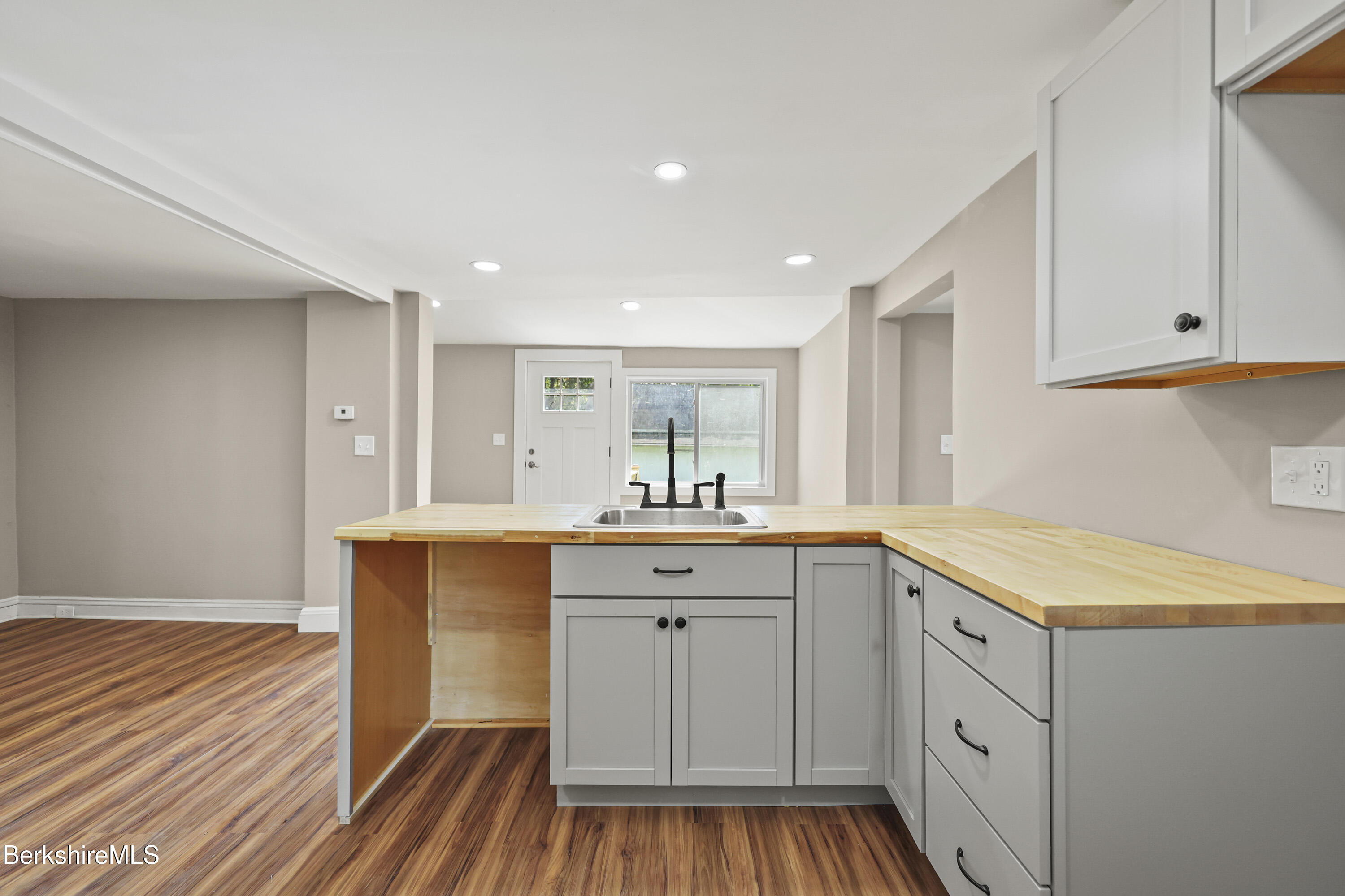 26 Davis Street Pittsfield, MA 01201 - Photo 7 of 29 65 Kitchen