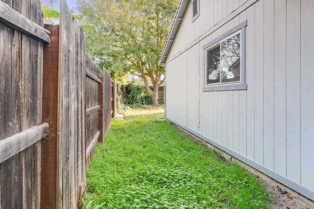 a view of a backyard with pathway
