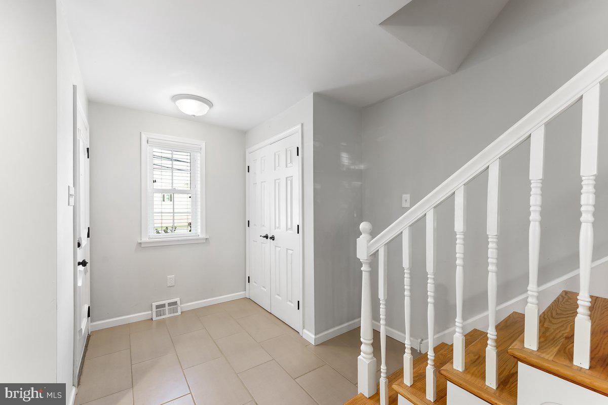 698 Cherry Tree Road Aston, PA 19014 - Photo 7 of 39 Gallery Image 7