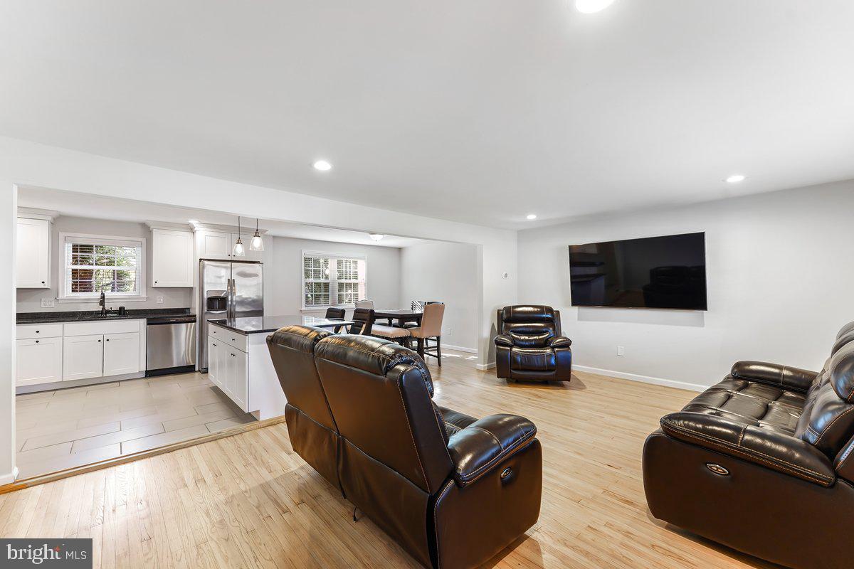 698 Cherry Tree Road Aston, PA 19014 - Photo 8 of 39 Gallery Image 8