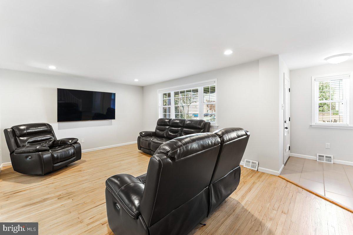 698 Cherry Tree Road Aston, PA 19014 - Photo 10 of 39 Gallery Image 10