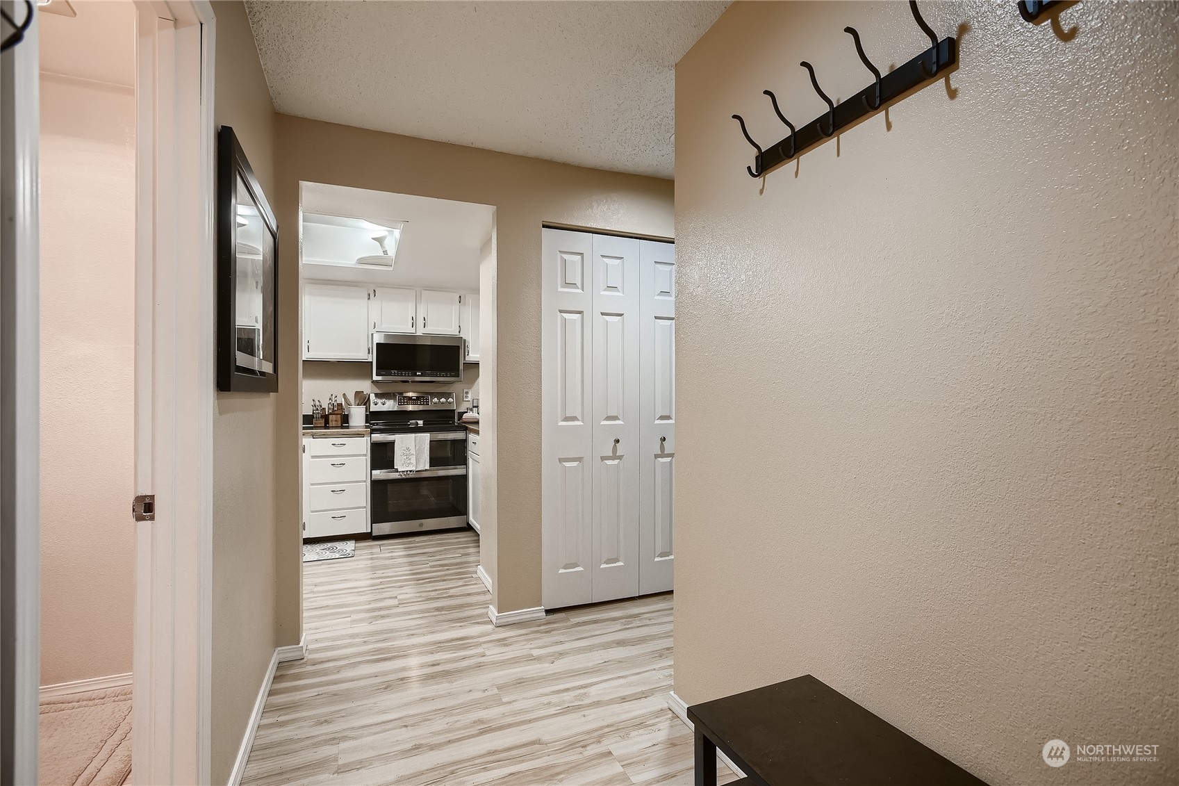 11541 Southeast 175th Street, Unit 4 Renton, WA 98055 - Photo 4 of 28 Gallery Image 4