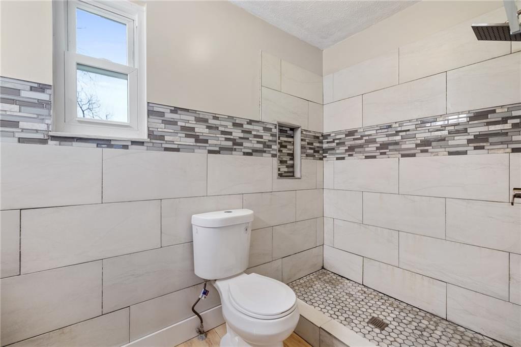 566 Lucia Road Pittsburgh, PA 15221 - Photo 15 of 24 Gallery Image 15