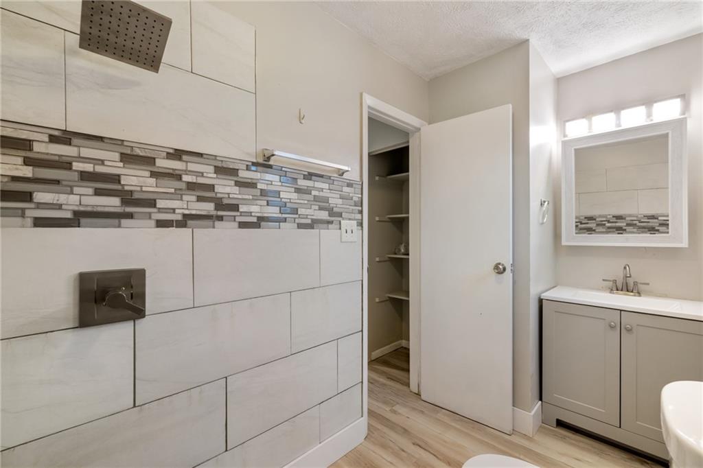 566 Lucia Road Pittsburgh, PA 15221 - Photo 16 of 24 Gallery Image 16