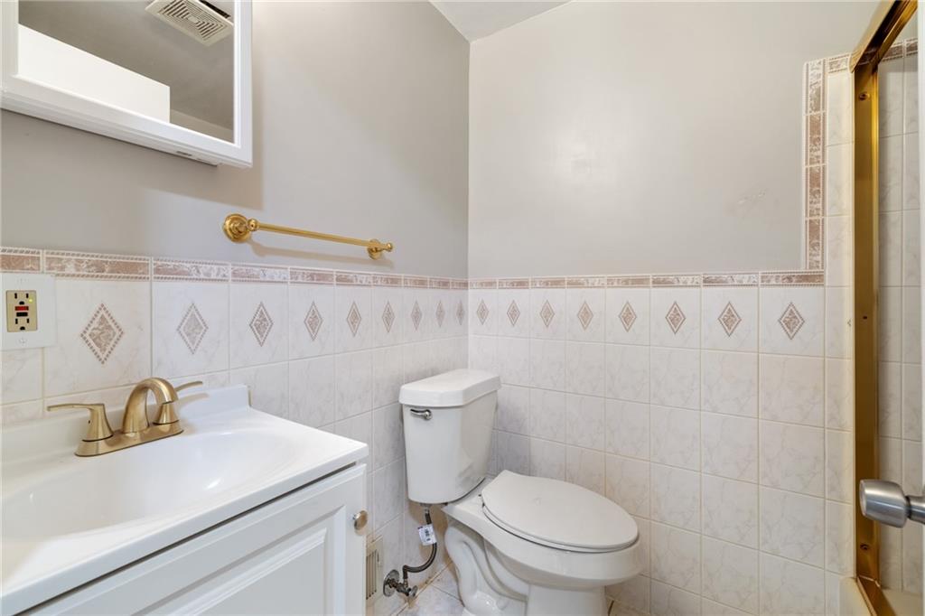 566 Lucia Road Pittsburgh, PA 15221 - Photo 19 of 24 Gallery Image 19
