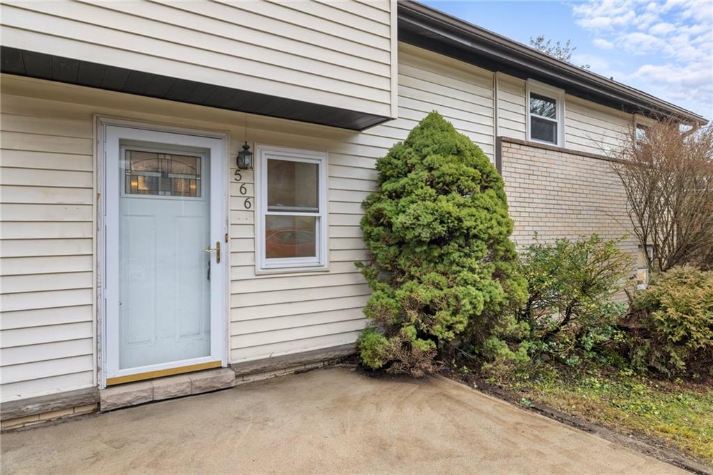 566 Lucia Road Pittsburgh, PA 15221 - Photo 2 of 24 Gallery Image 2