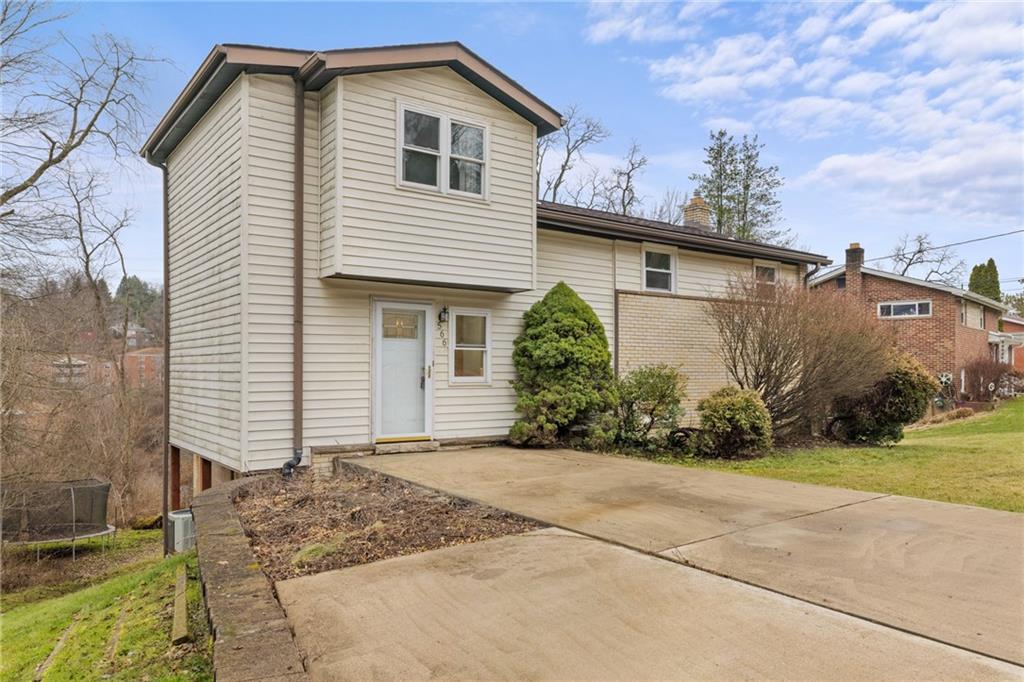 566 Lucia Road Pittsburgh, PA 15221 - Photo 3 of 24 Gallery Image 3