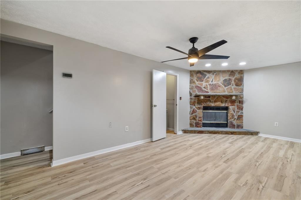 566 Lucia Road Pittsburgh, PA 15221 - Photo 4 of 24 Gallery Image 4