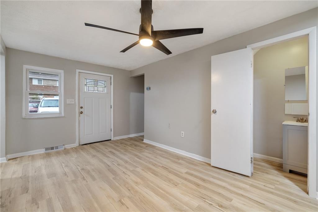 566 Lucia Road Pittsburgh, PA 15221 - Photo 5 of 24 Gallery Image 5