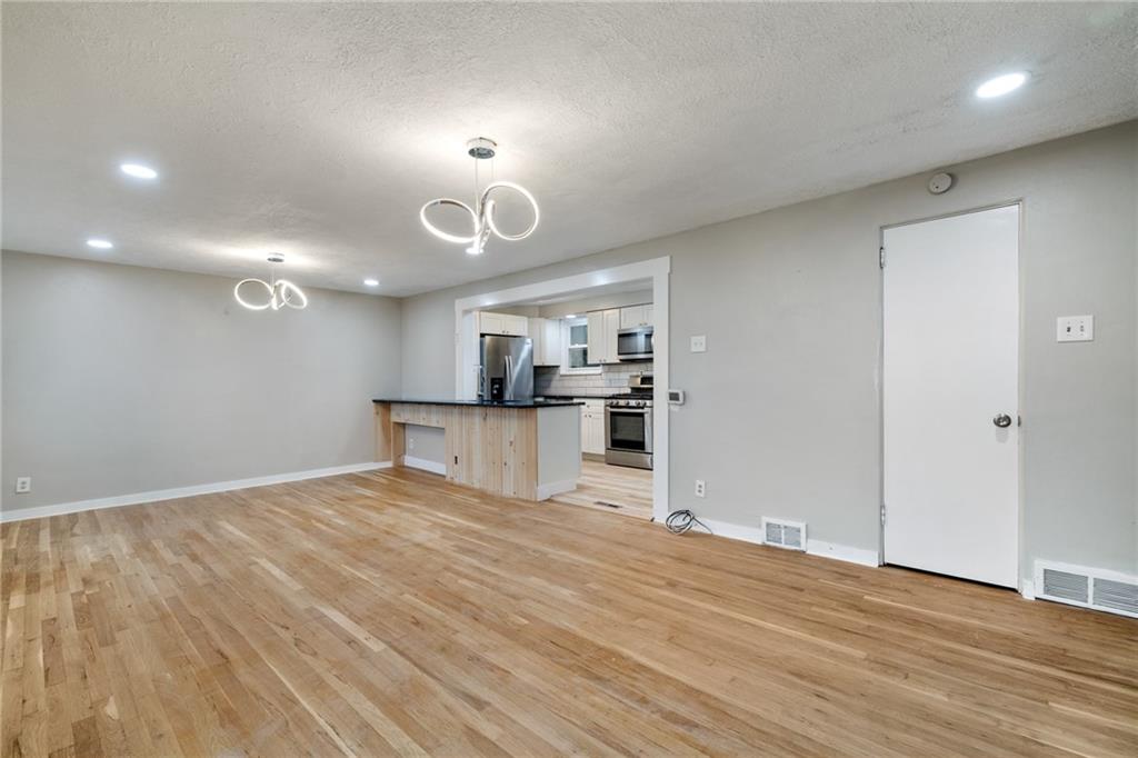 566 Lucia Road Pittsburgh, PA 15221 - Photo 7 of 24 Gallery Image 7