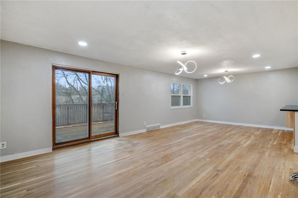 566 Lucia Road Pittsburgh, PA 15221 - Photo 8 of 24 Gallery Image 8