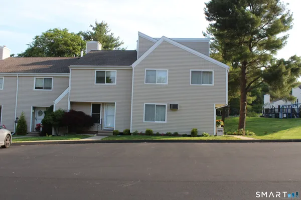 $2,650 | 9 Watch Hill Circle, Unit 9, Cromwell, CT 06416