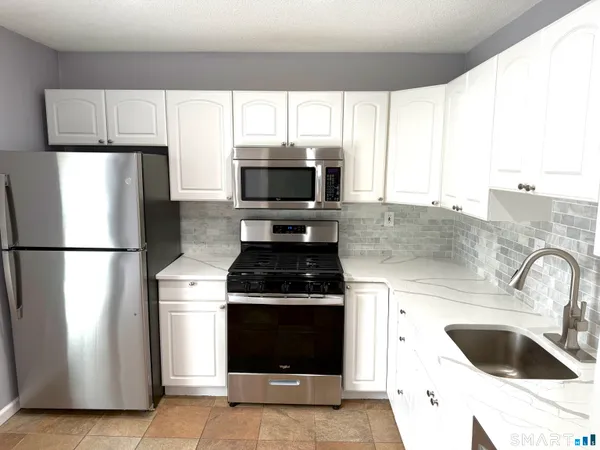 $2,650 | 9 Watch Hill Circle, Unit 9, Cromwell, CT 06416