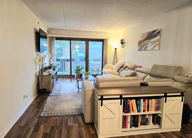 $210,000 | 4530 West 93rd Street, Unit 1B, Oak Lawn, IL 60453