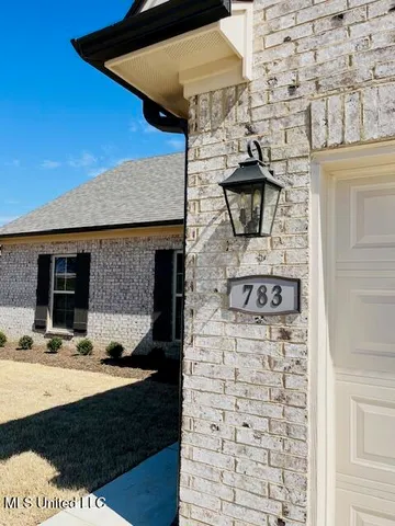$299,500 | 783 Woolfolk Road, Senatobia, MS 38668