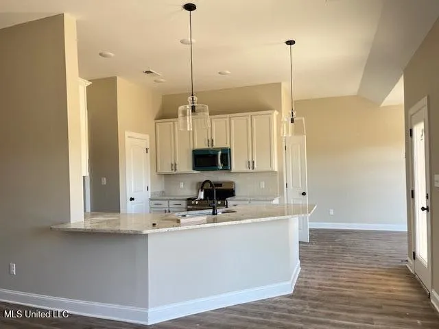 $299,500 | 783 Woolfolk Road, Senatobia, MS 38668