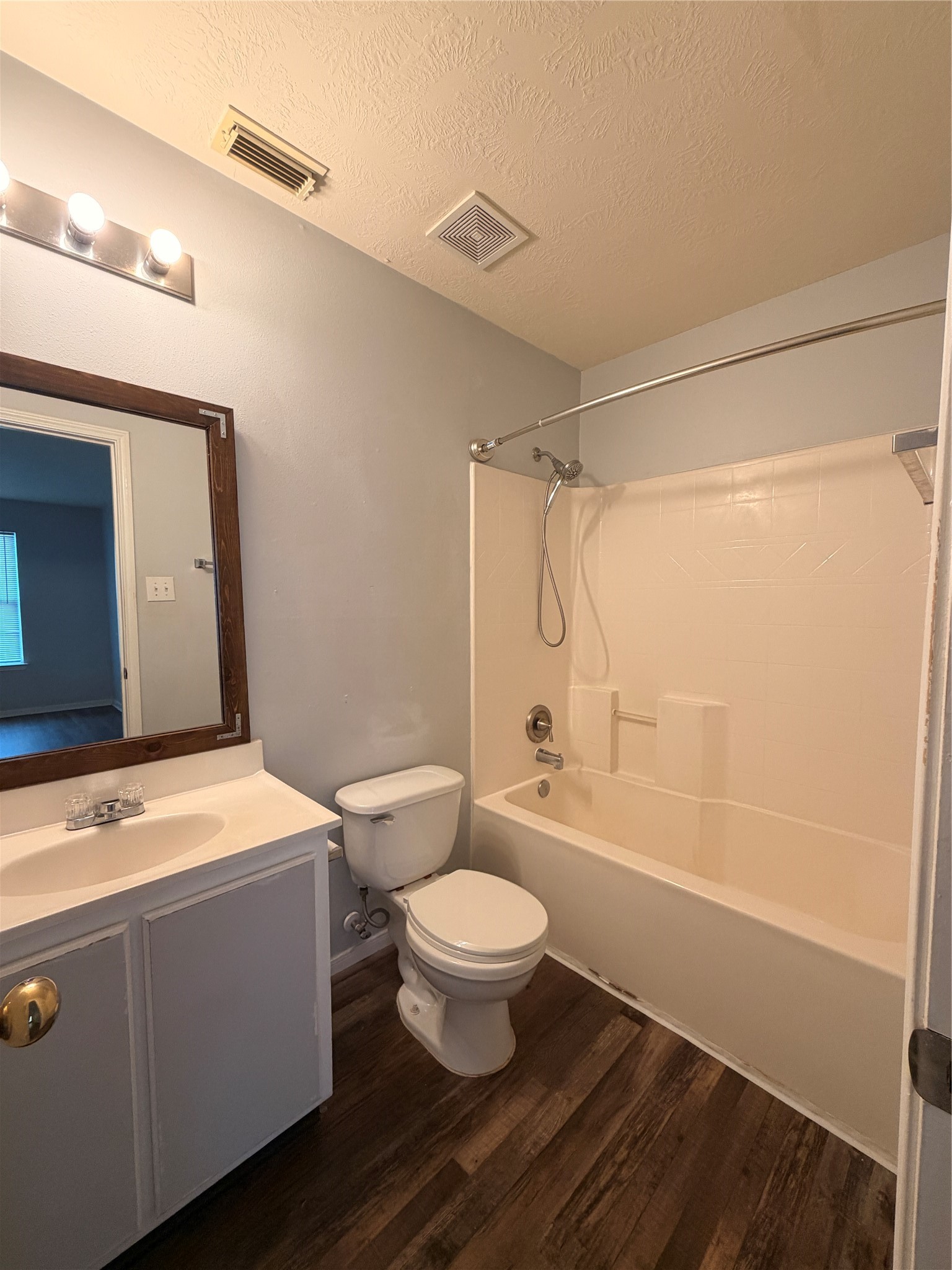 919 Ivycroft Lane Spring, TX 77373 - Photo 11 of 20 Upstair Bathroom