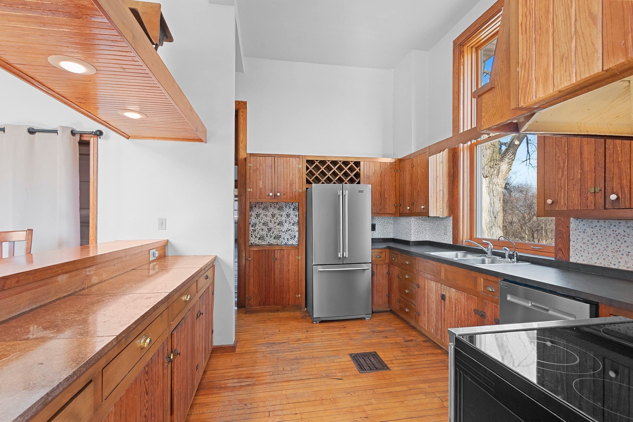100 North Northview Road Green Bay, WI 54311 - Photo 16 of 55
