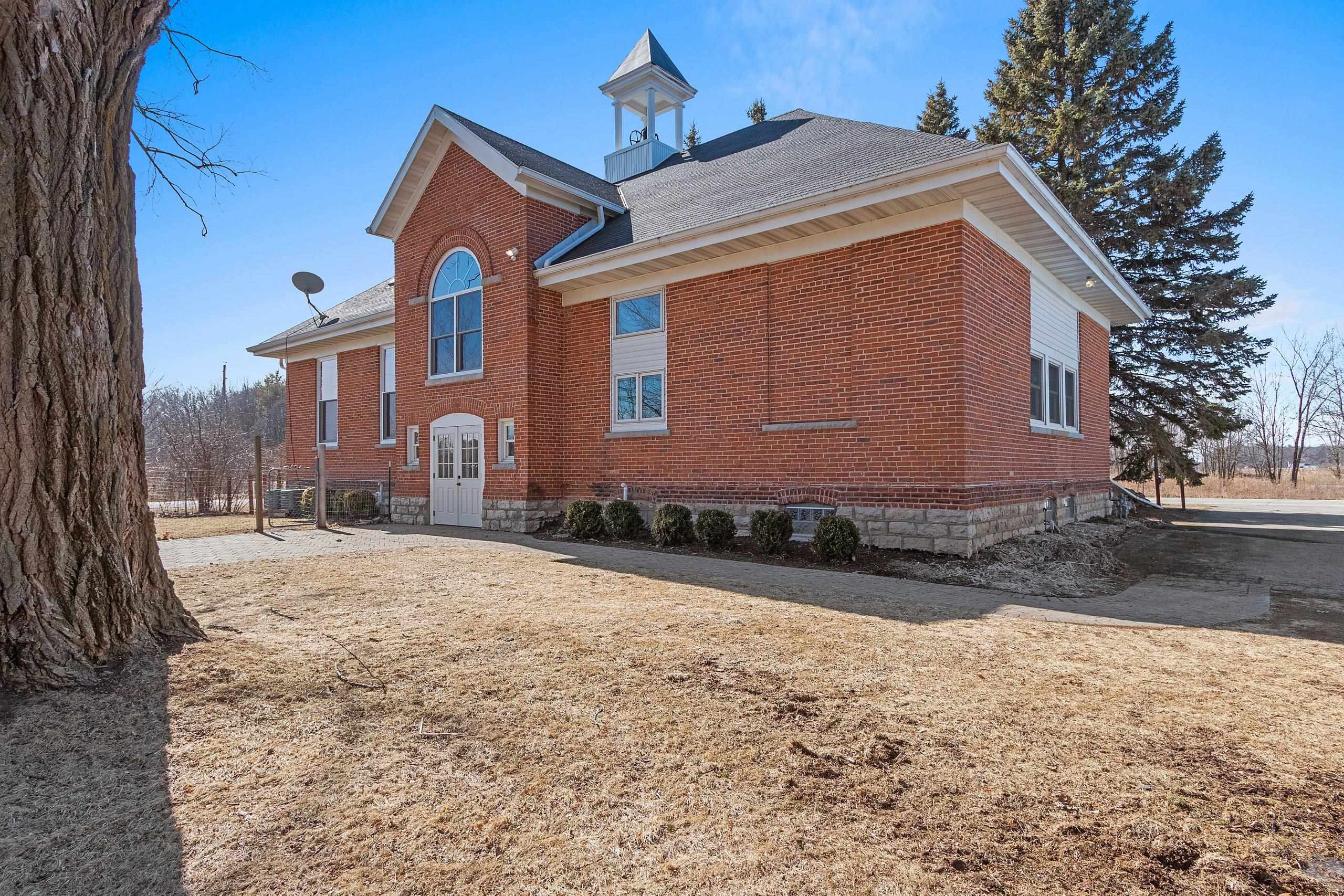 100 North Northview Road Green Bay, WI 54311 - Photo 2 of 55
