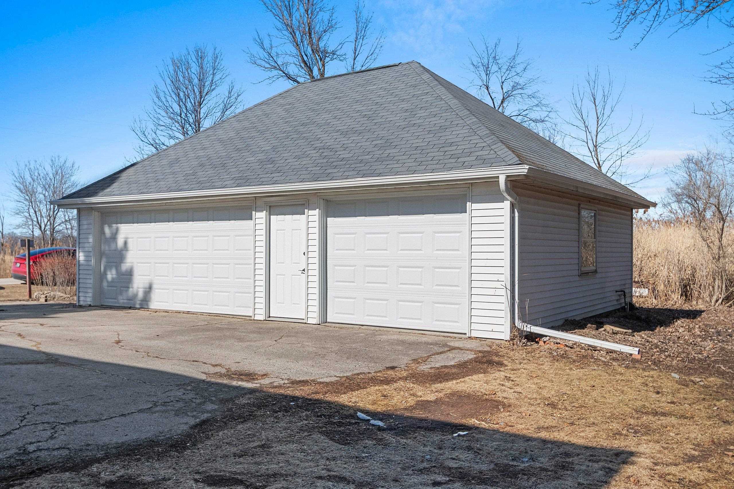 100 North Northview Road Green Bay, WI 54311 - Photo 4 of 55