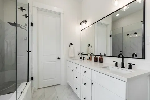 $555,000 | 1207 East 24th Street, Unit A, Houston, TX 77009