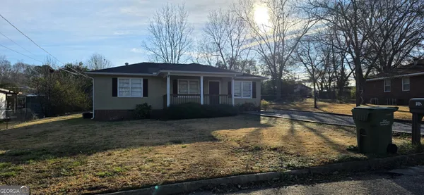 a view of a house with swimming pool next to a yard