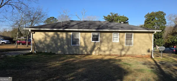 a front view of house with yard