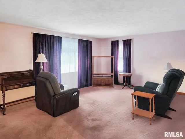 $84,000 | 311 South Galena Avenue, Wyoming, IL 61491