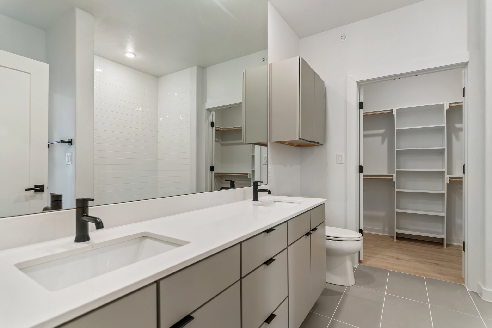 100 West Mockingbird Lane Austin, TX 78745 - Photo 16 of 24 a bathroom with a sink and a mirror