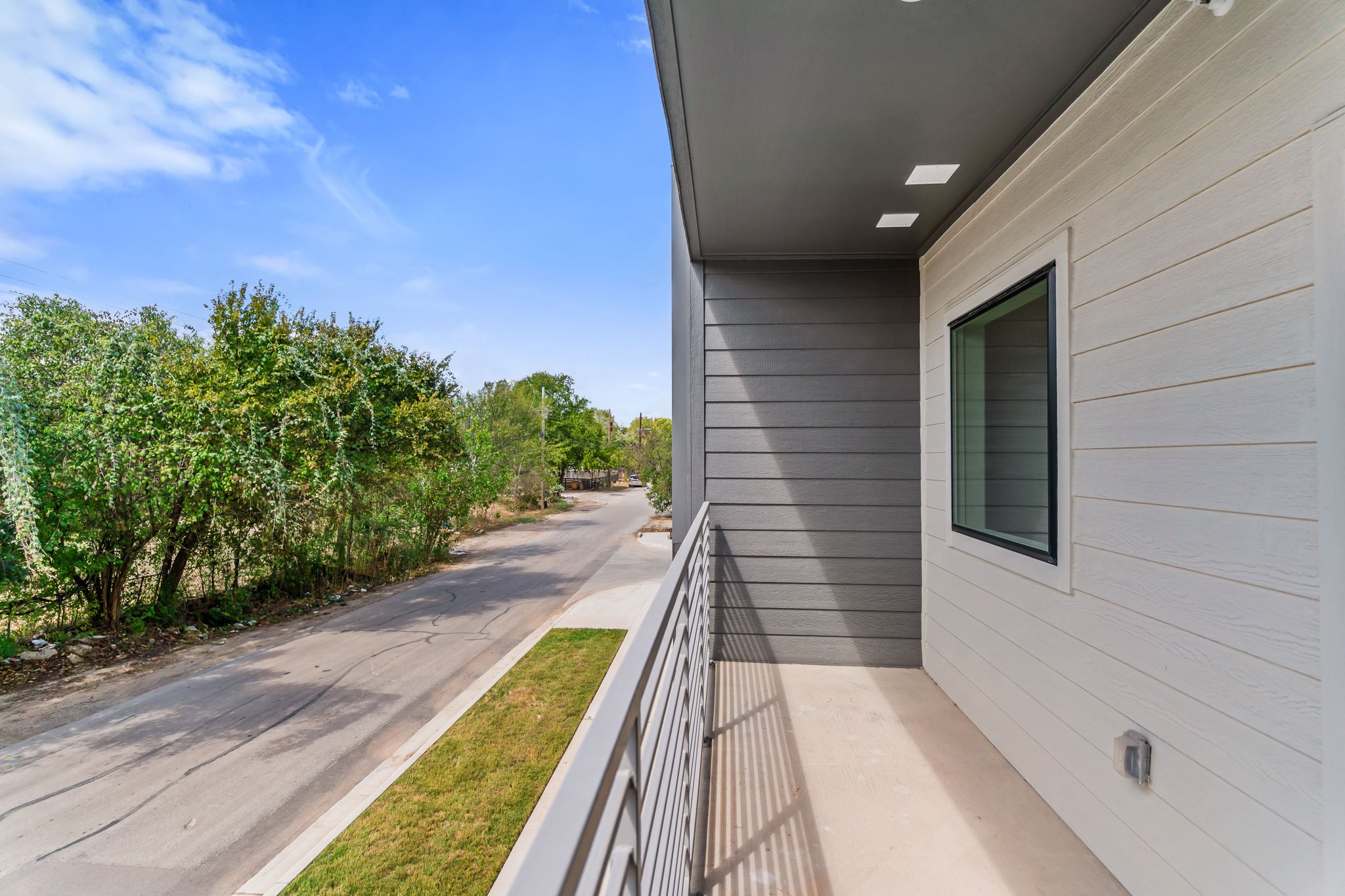 100 West Mockingbird Lane Austin, TX 78745 - Photo 19 of 24 a balcony with view of car parked