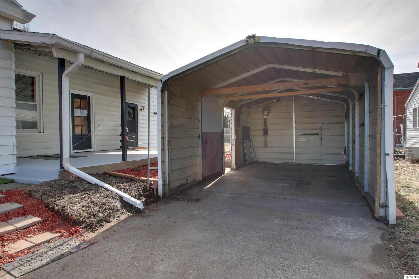 1212 Lind Street Quincy, IL 62301 - Photo 2 of 22