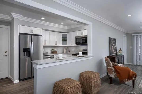 $4,625 | 115 Westwood Drive, Unit 138, Westbury, NY 11590