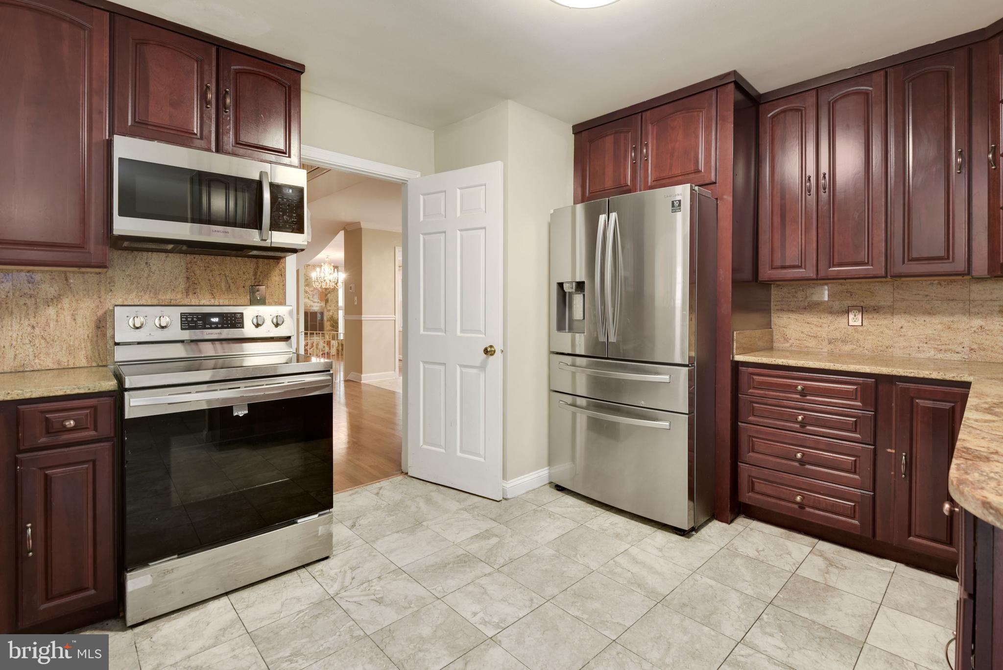 7320 Bradley Boulevard Bethesda, MD 20817 - Photo 12 of 39