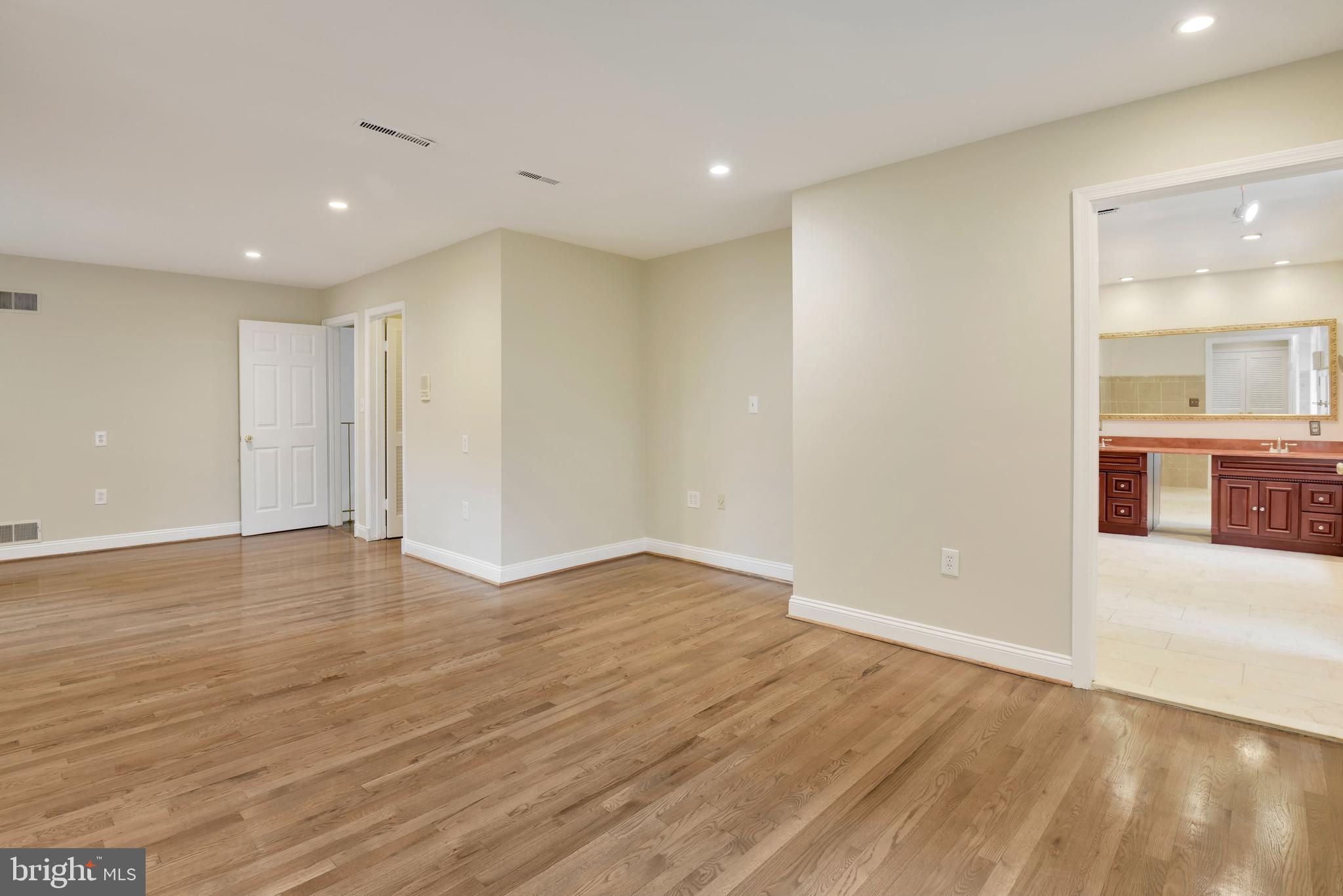 7320 Bradley Boulevard Bethesda, MD 20817 - Photo 17 of 39