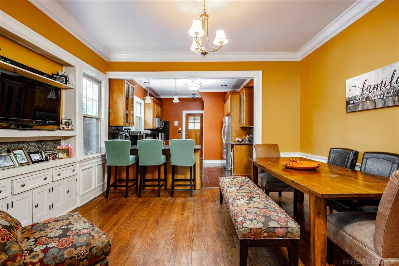 954 Barrington Road Grosse Pointe, MI 48230 - Photo 15 of 44 50026672-14.JPG