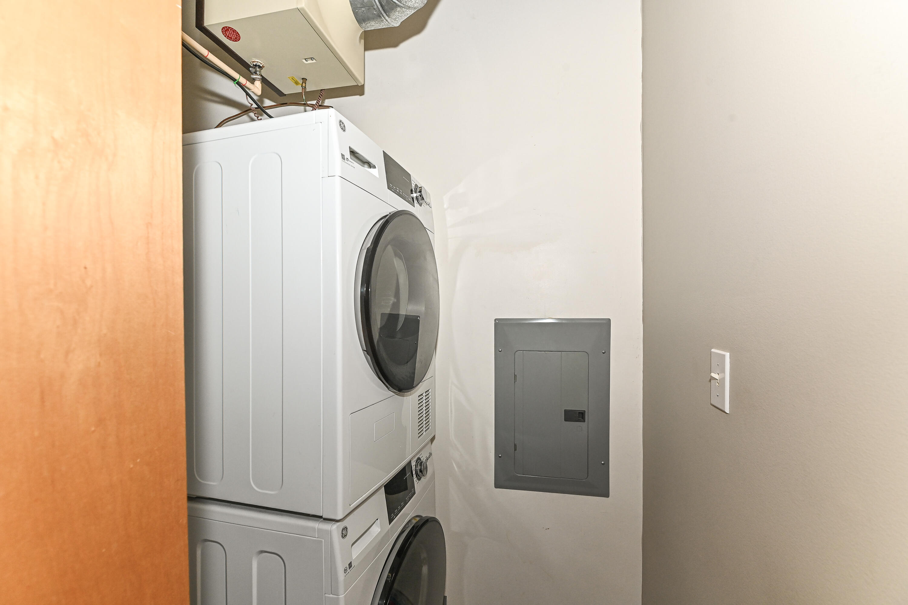 904 East Pearson Street, Unit 401 Milwaukee, WI 53202 - Photo 27 of 43 Pearson-30