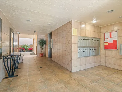 a view of entryway with interior