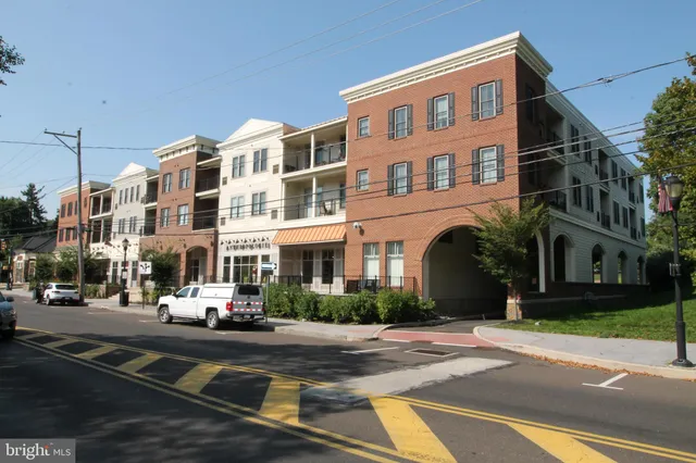 $3,550 | 200 North Sycamore Street, Unit 2A, Newtown, PA 18940