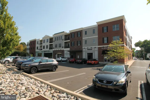 $3,550 | 200 North Sycamore Street, Unit 2A, Newtown, PA 18940