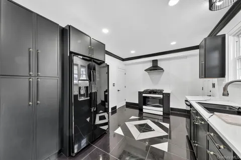 $779,000 | 32 Dutchess Terrace, Beacon, NY 12508